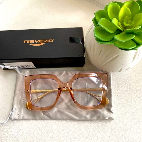 Accessories - New: never used before, women’s fashion glasses